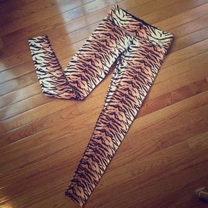 Victoria Secret Pink Animal Print Leggings